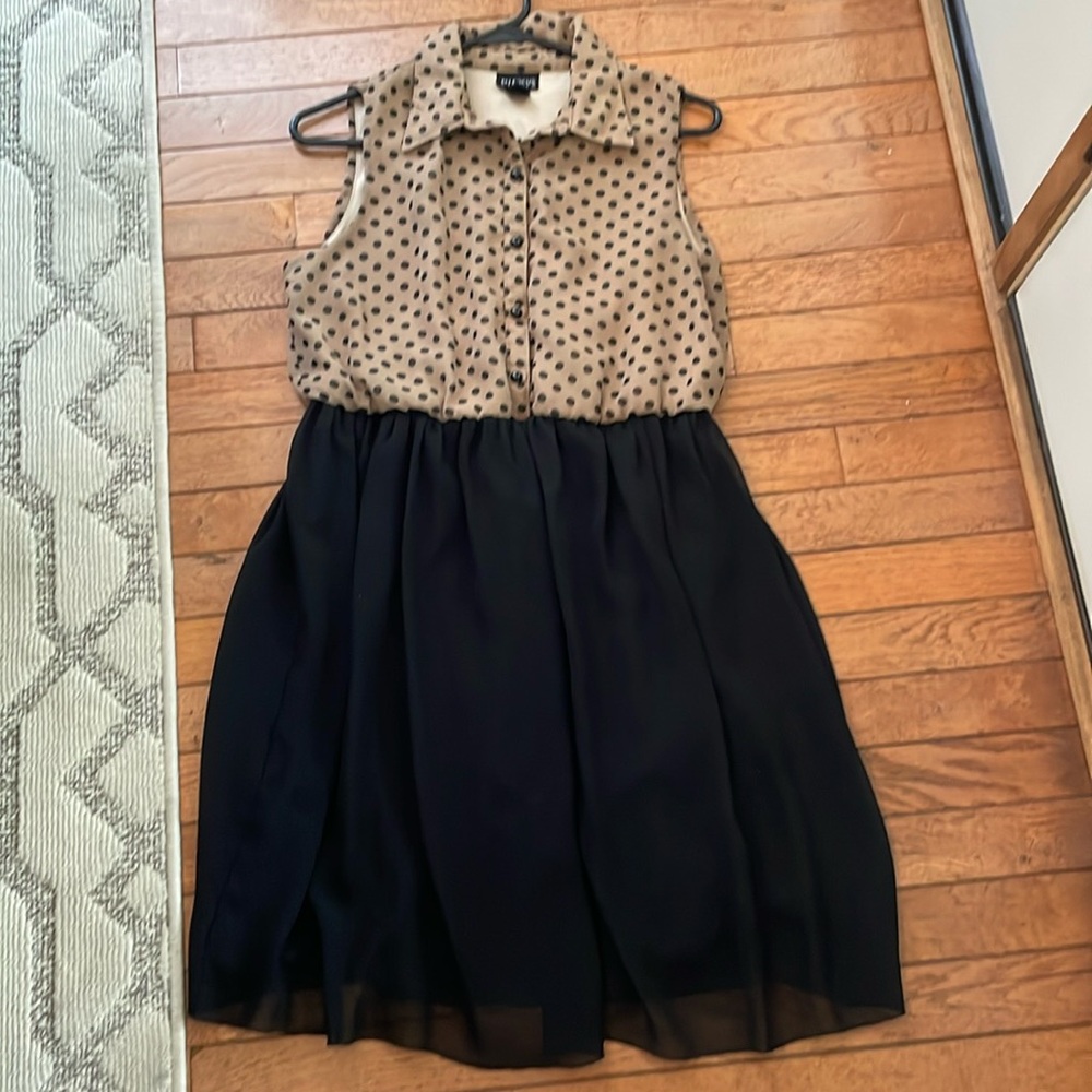 Sleeveless dress